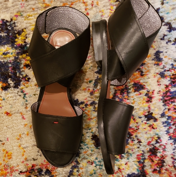 Ellen Degeneres Sandals - Picture 4 of 8